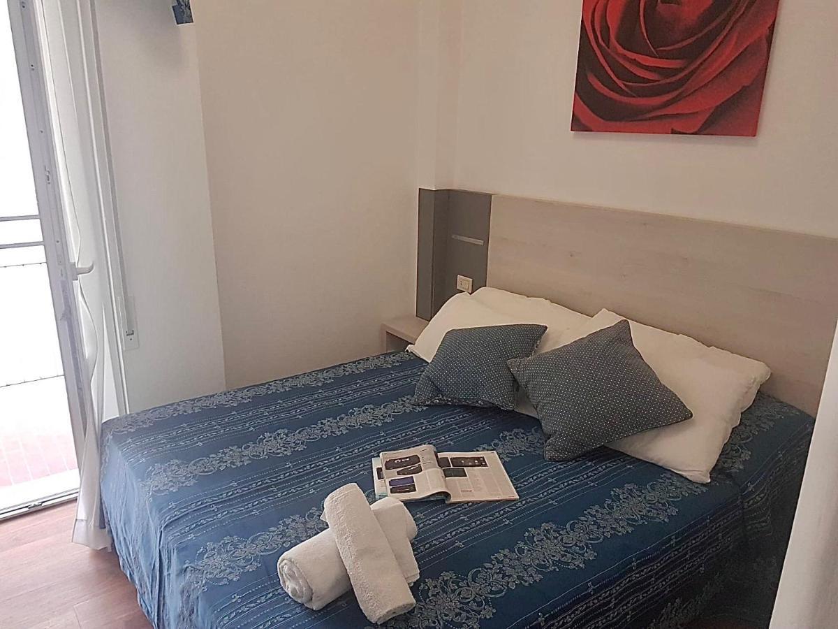 Hotel Arena Римини Екстериор снимка