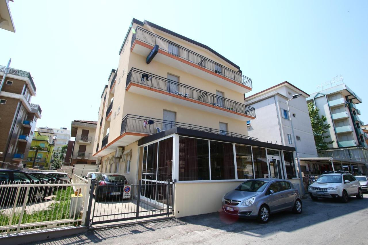 Hotel Arena Римини Екстериор снимка