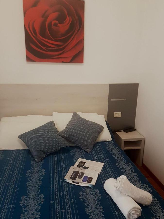 Hotel Arena Римини Екстериор снимка