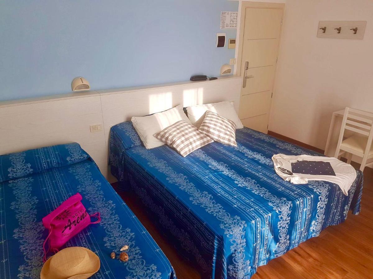 Hotel Arena Римини Екстериор снимка