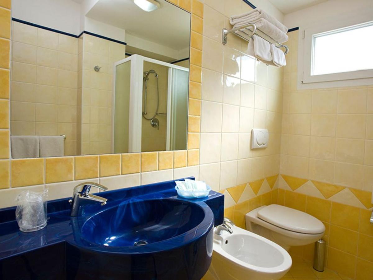 Hotel Arena Римини Екстериор снимка