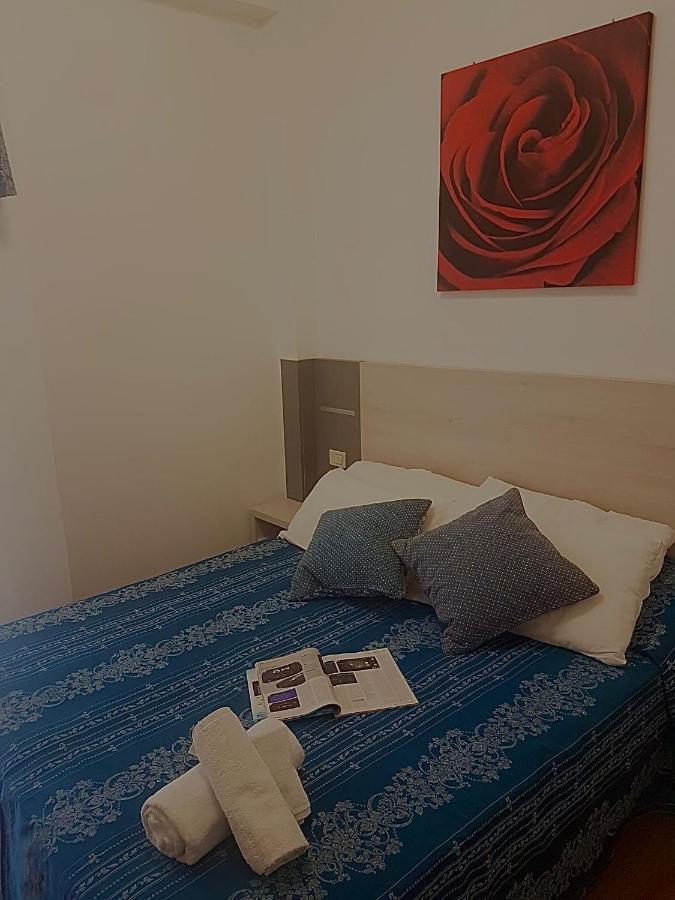 Hotel Arena Римини Екстериор снимка