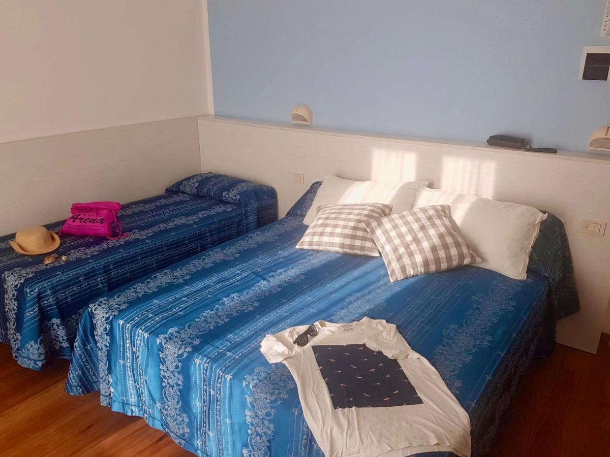 Hotel Arena Римини Екстериор снимка