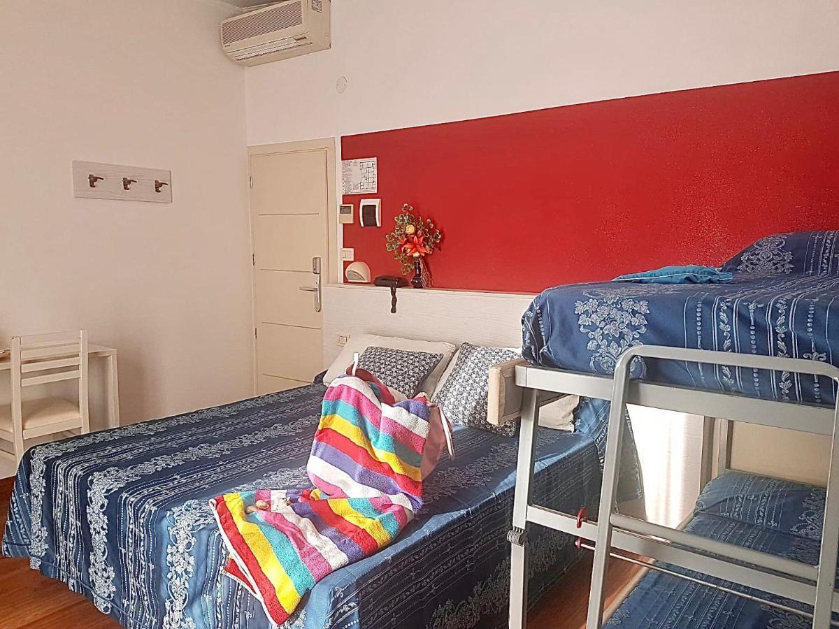 Hotel Arena Римини Екстериор снимка