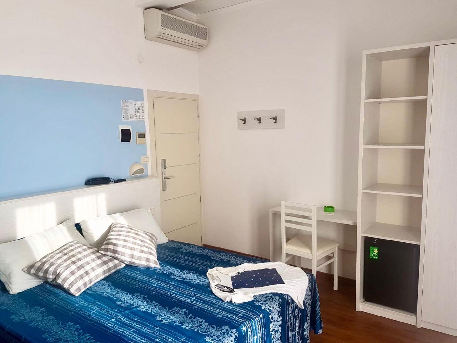 Hotel Arena Римини Екстериор снимка