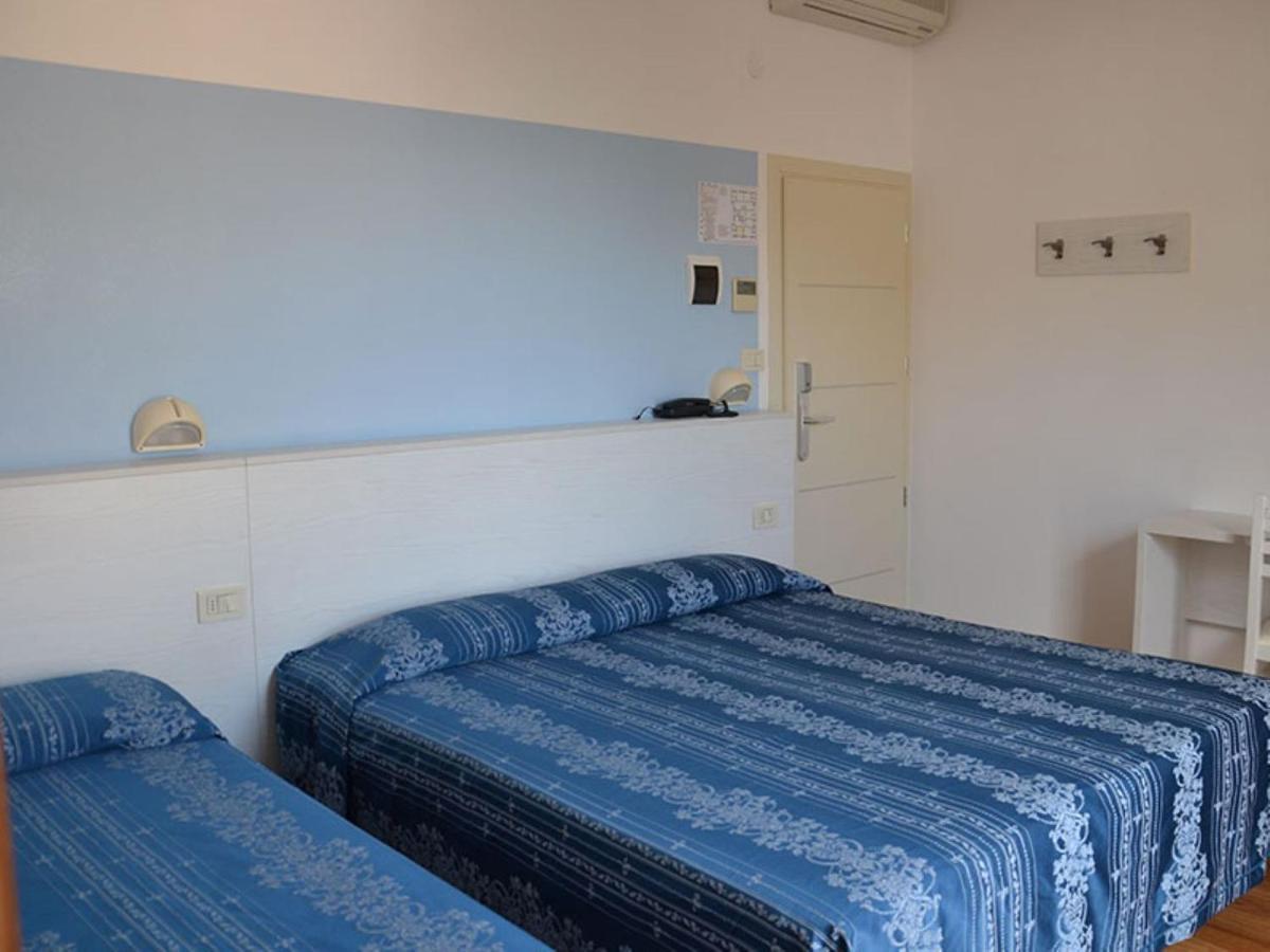 Hotel Arena Римини Екстериор снимка