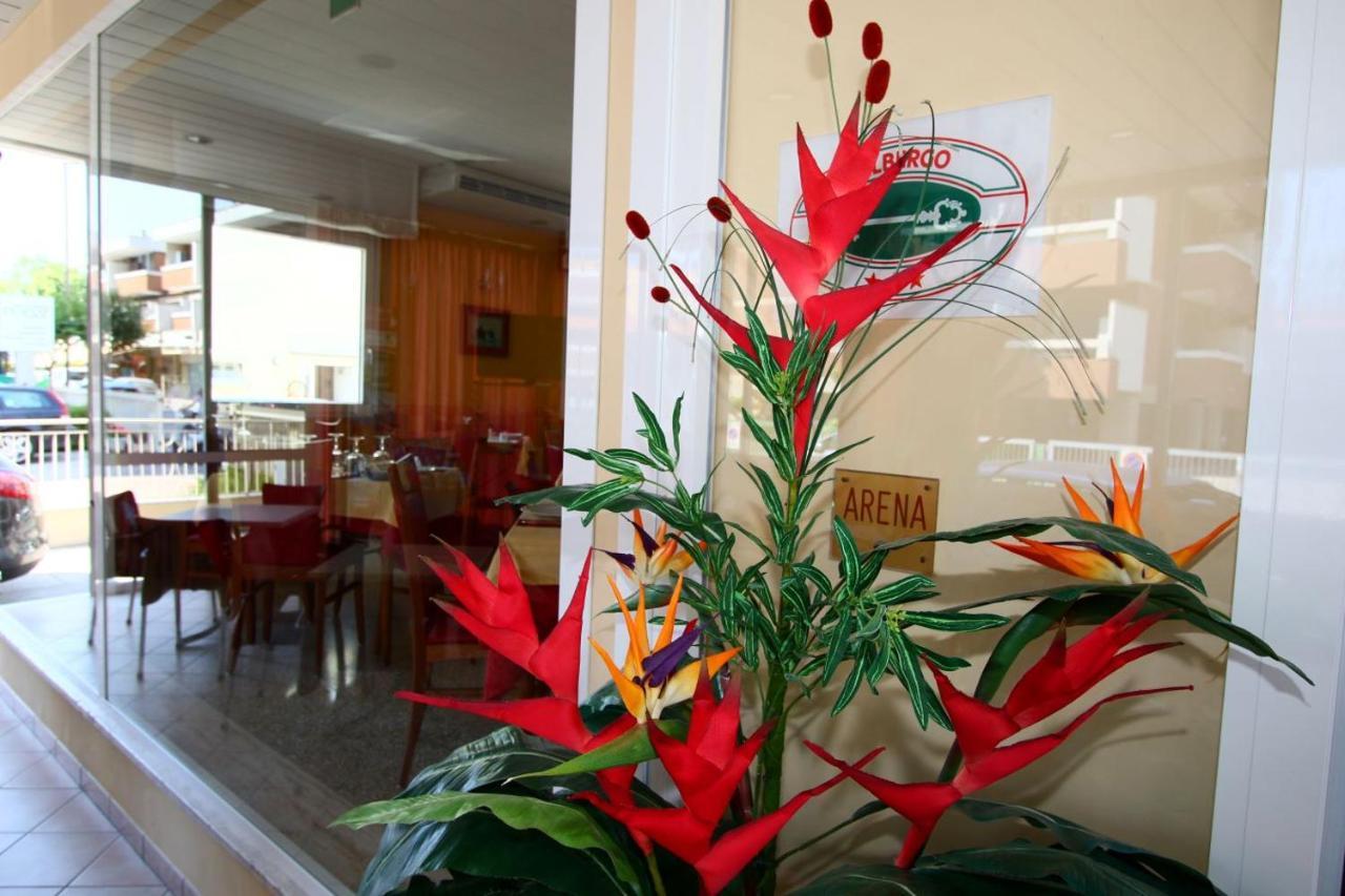 Hotel Arena Римини Екстериор снимка