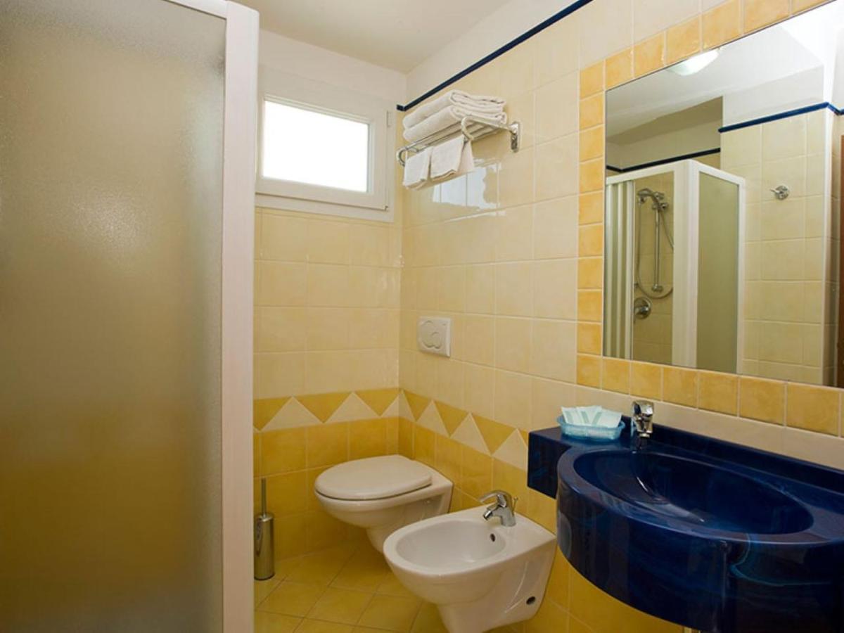 Hotel Arena Римини Екстериор снимка