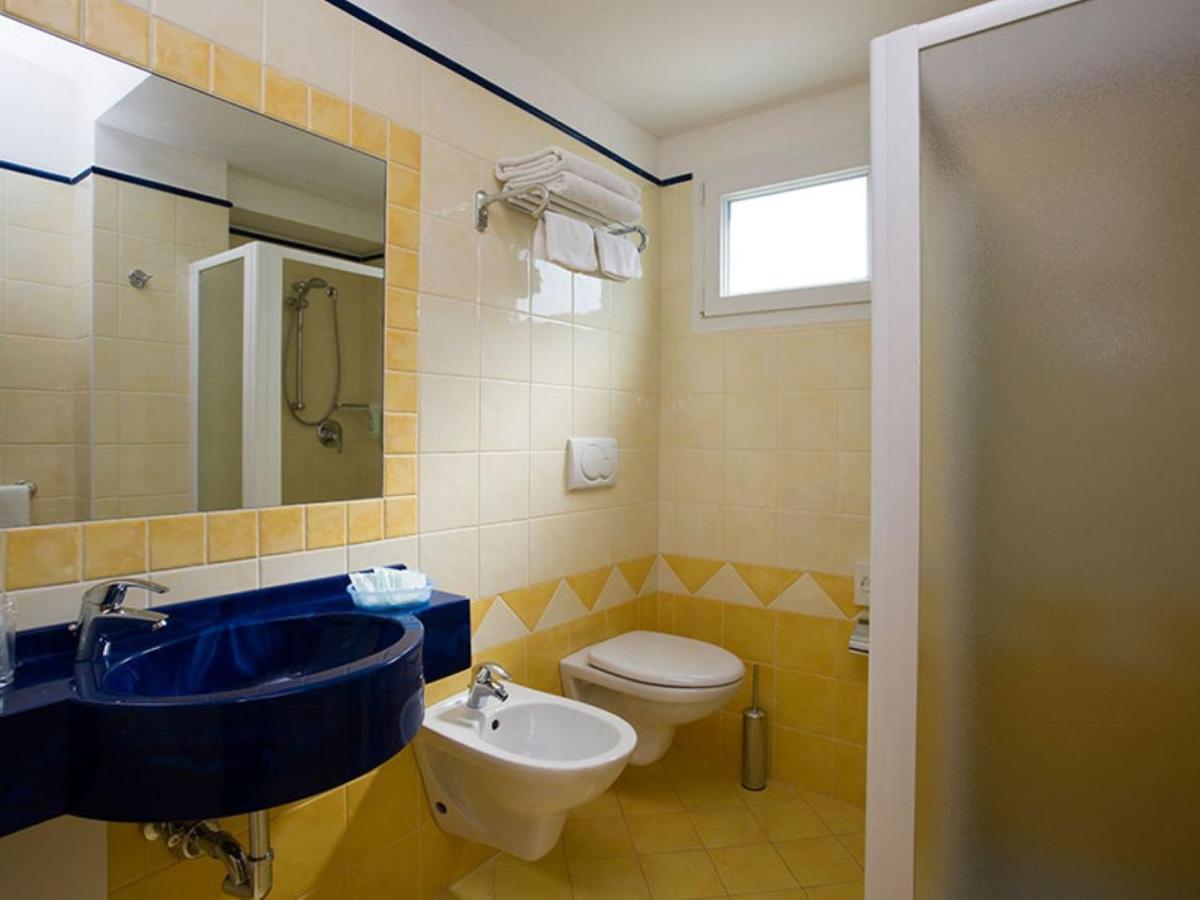 Hotel Arena Римини Екстериор снимка